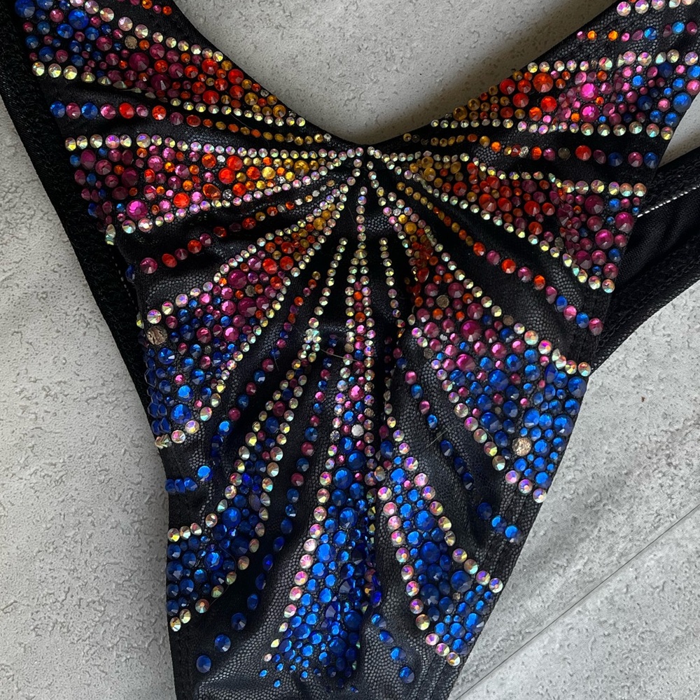Muscle Dazzle Figure Competition Suit - Picture 5 of 10